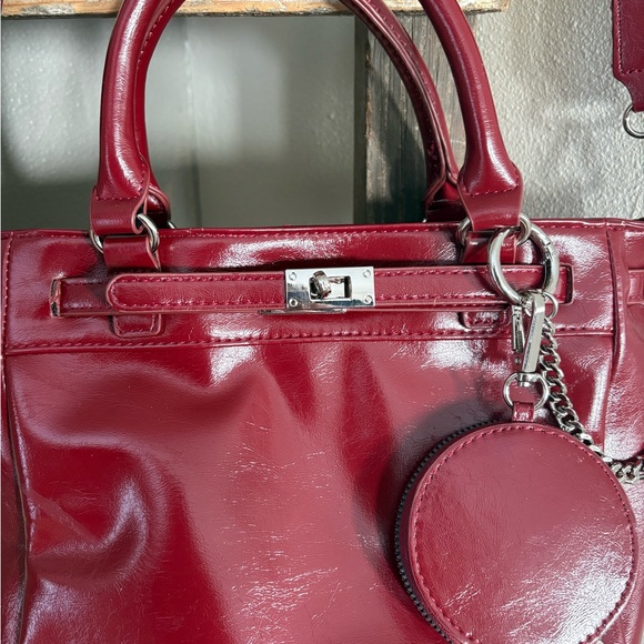 Steve Madden Burgundy shoulder Tote Bag with coin purse - Picture 2 of 10